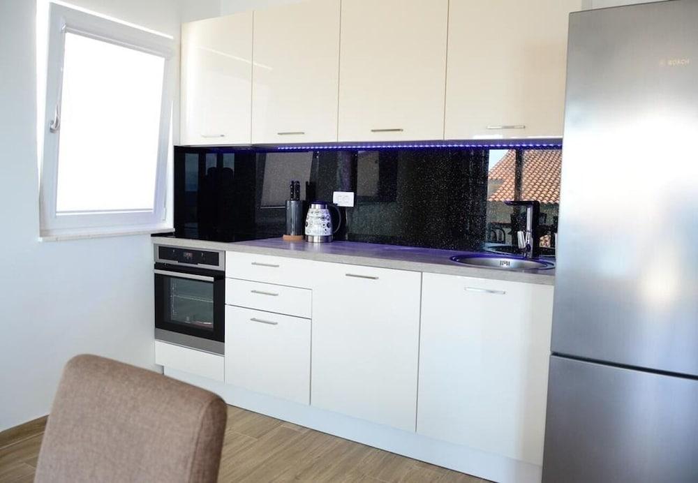 Marinela - With Pool - A2