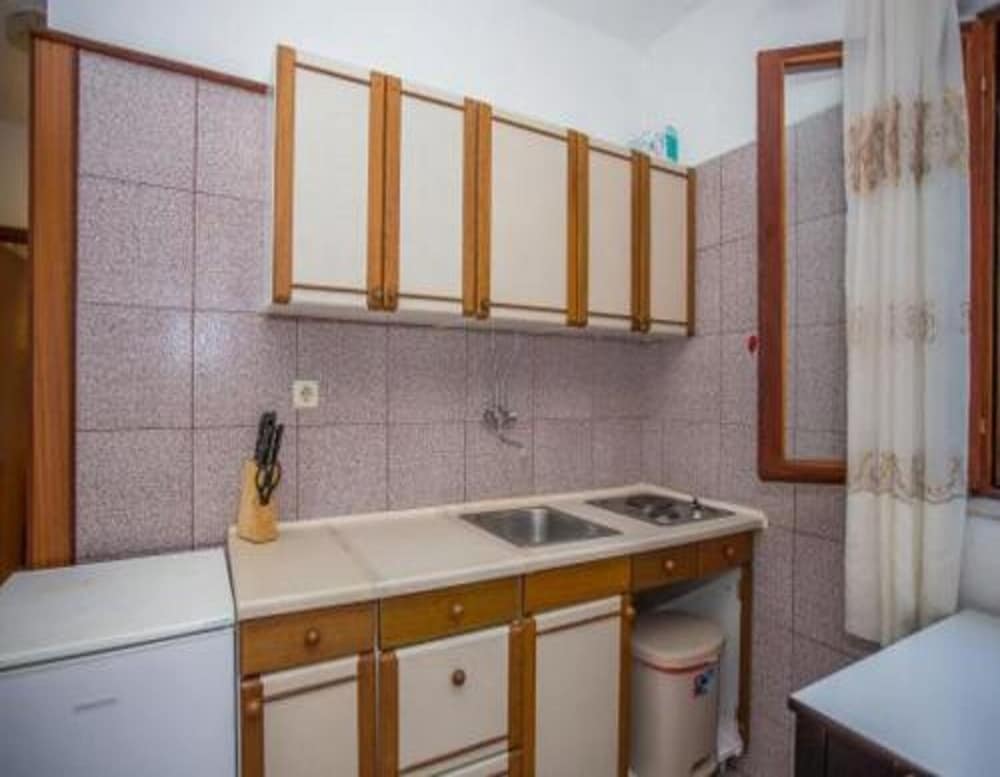 Anita - Parking - A3