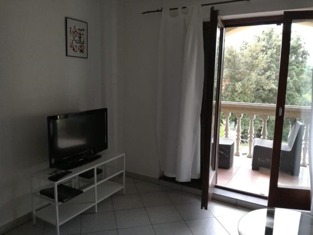 Xena - Comfort and Spacious - A4 Orange