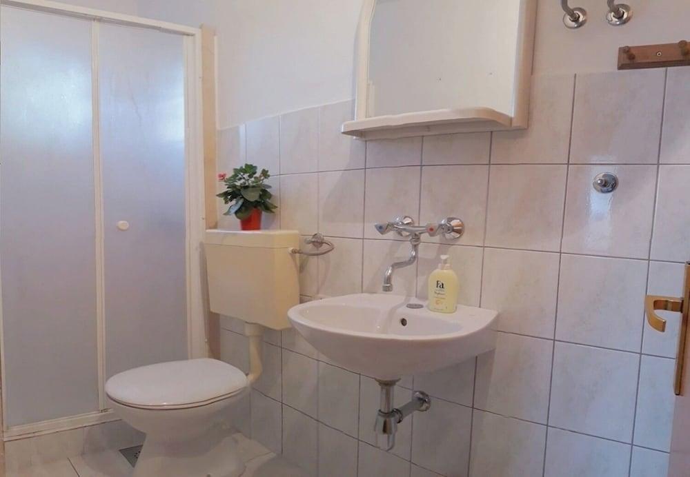 Liza - 80 M From the sea - A2