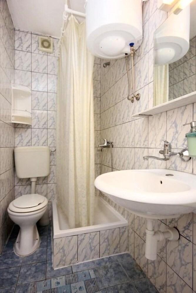 Tonka - 150m From the sea & Parking - A4 E