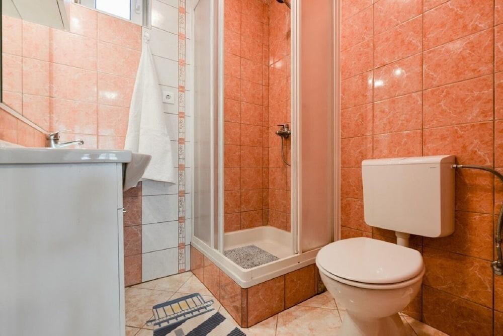 Edi - Amazing Location by the sea - A1