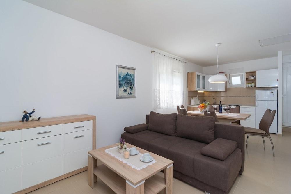 Slobodna - 20 From Beach - H