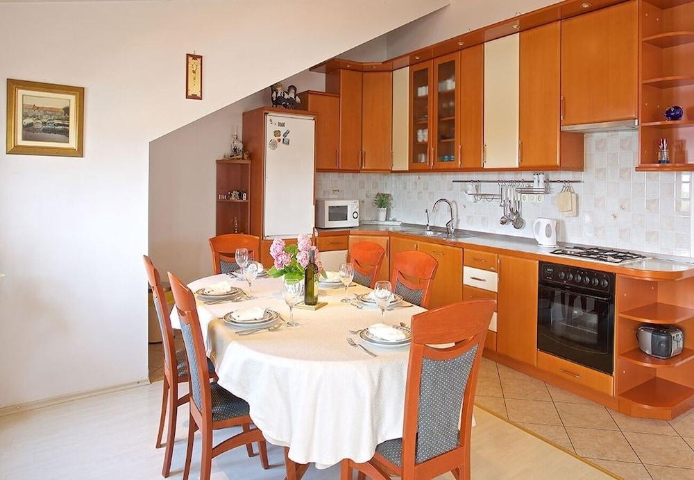 Vibo - Parking and Barbecue - A1 Vinka 1