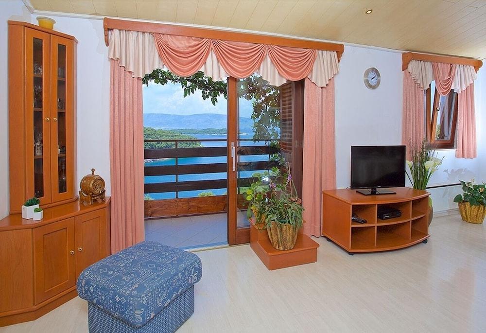 Vibo - Parking and Barbecue - A1 Vinka 1