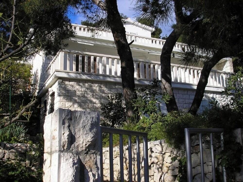 Zelko - With Garden - A2