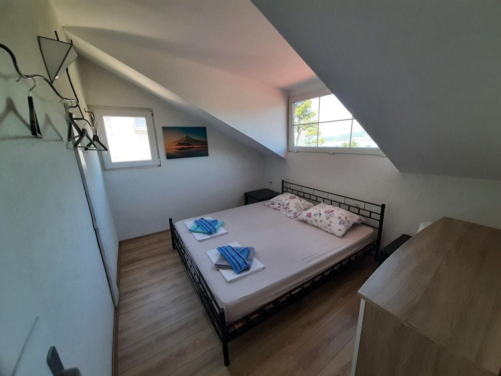 Robi - 100 Meters to the Beach - A3