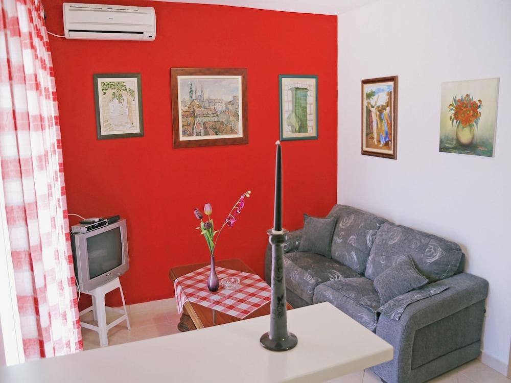 Matea - With Nice Garden - A3 Dolje