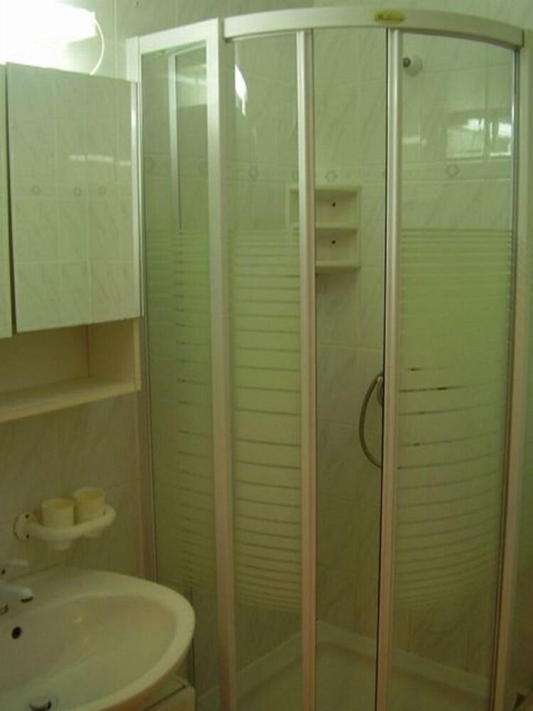 Tobo - Parking and Barbecue - A1 Kal1