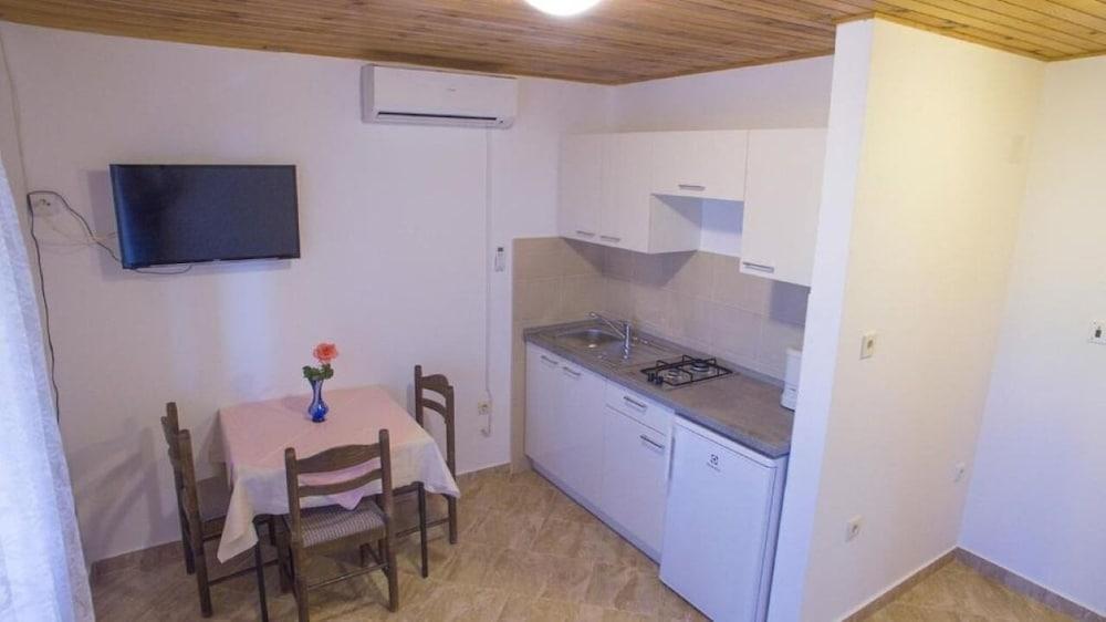 Ante - Close to the sea - A1