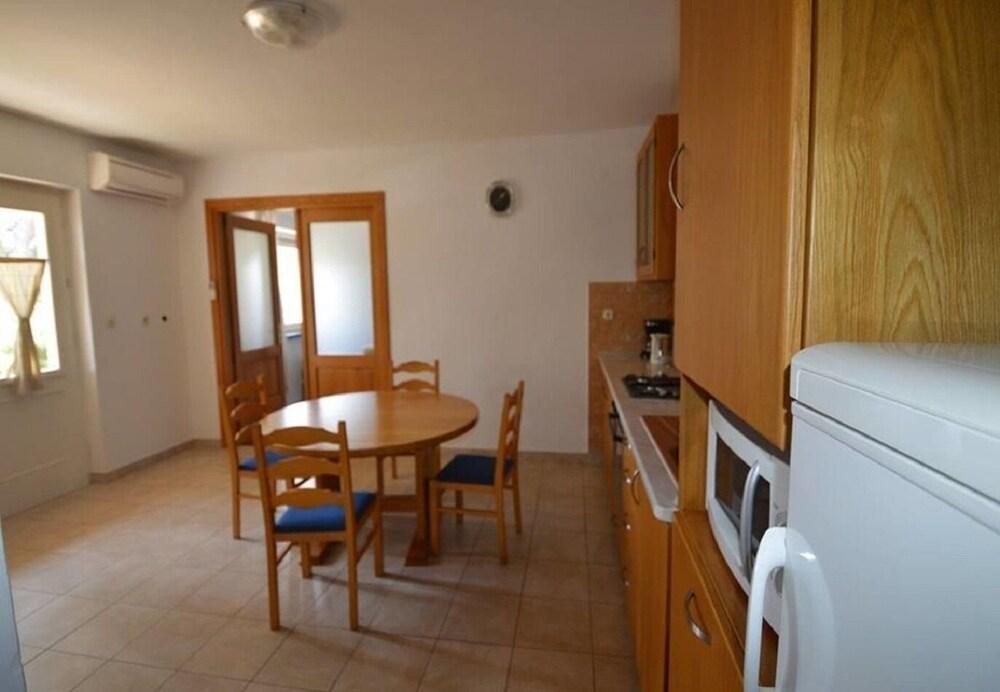 Martina - Large and Comfortable Apartments - A2 Ema