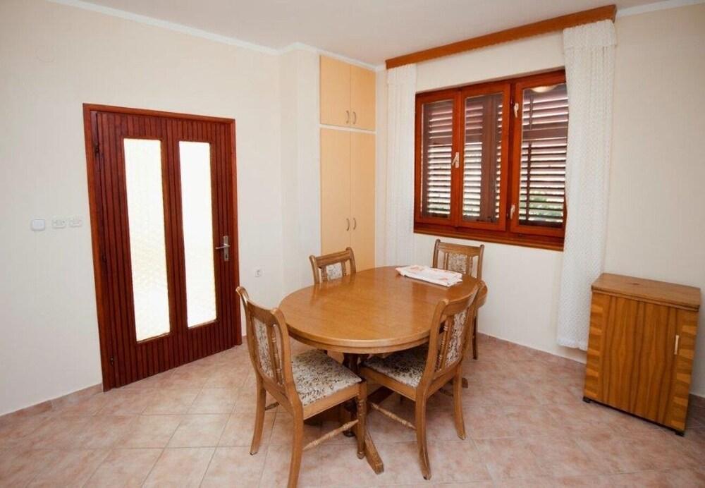 Mario - With Garden - A2