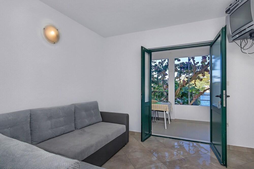 Nikola - 5 m From Beach - AB