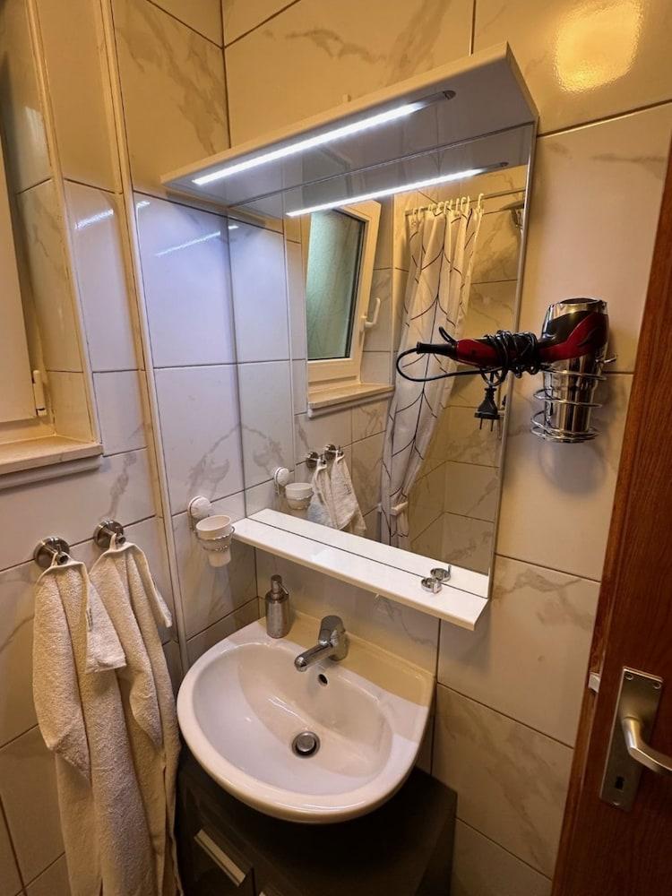 Jak - Parking and BBQ - A2