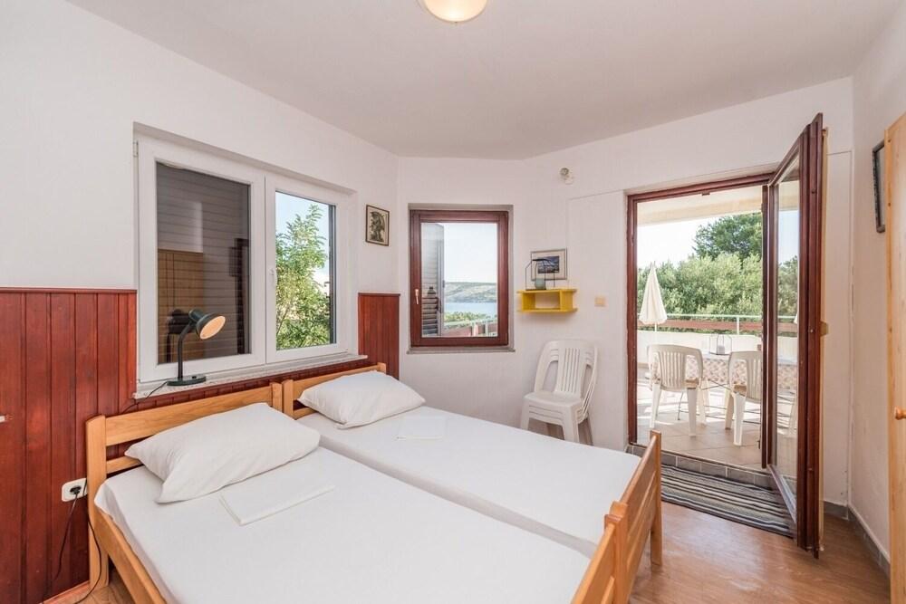 Jadra - 28 m From Beach - A2