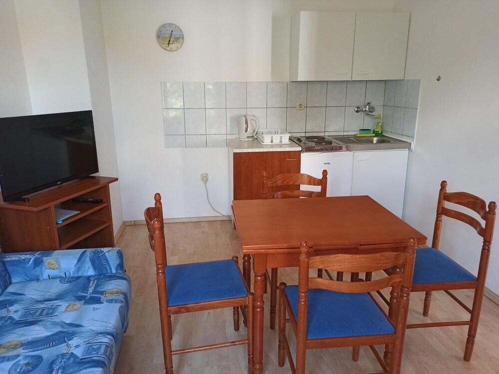 Davor - With Parking - A6