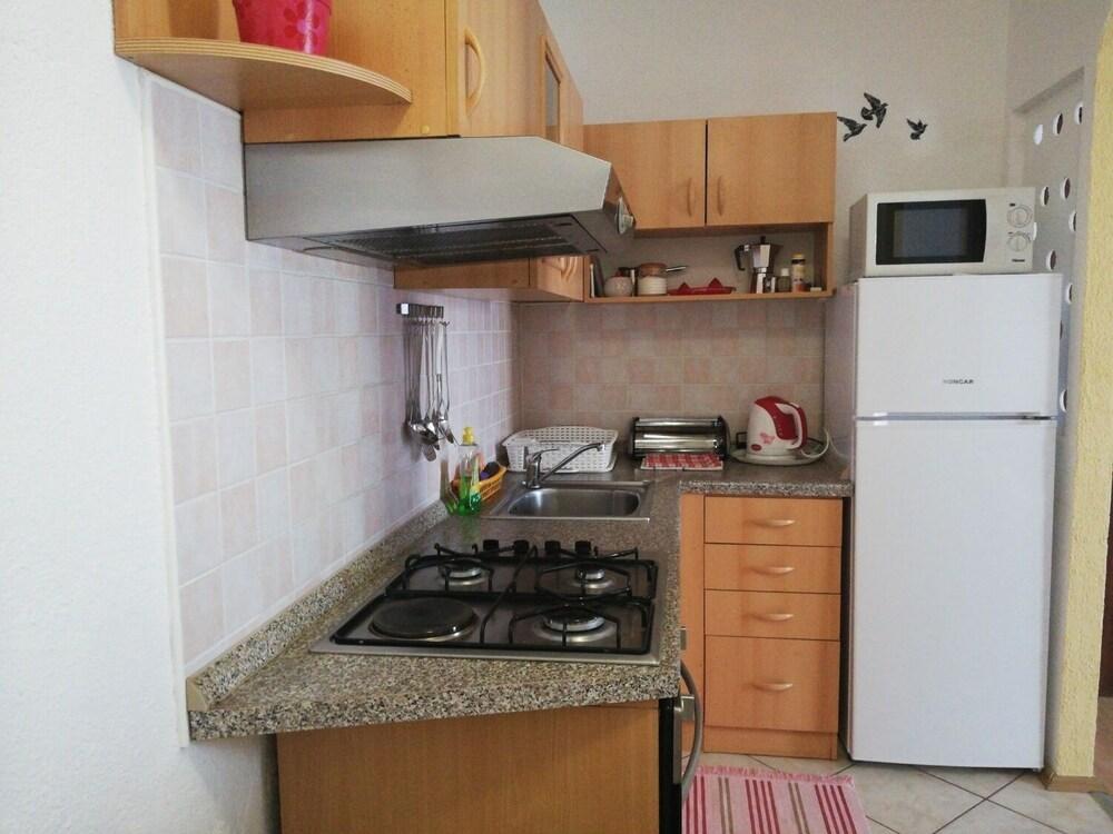 Sarin - Free Parking and Flat Internet - A1