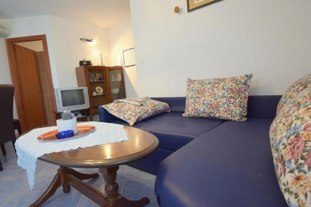 Jozefina - Barbecue - A2