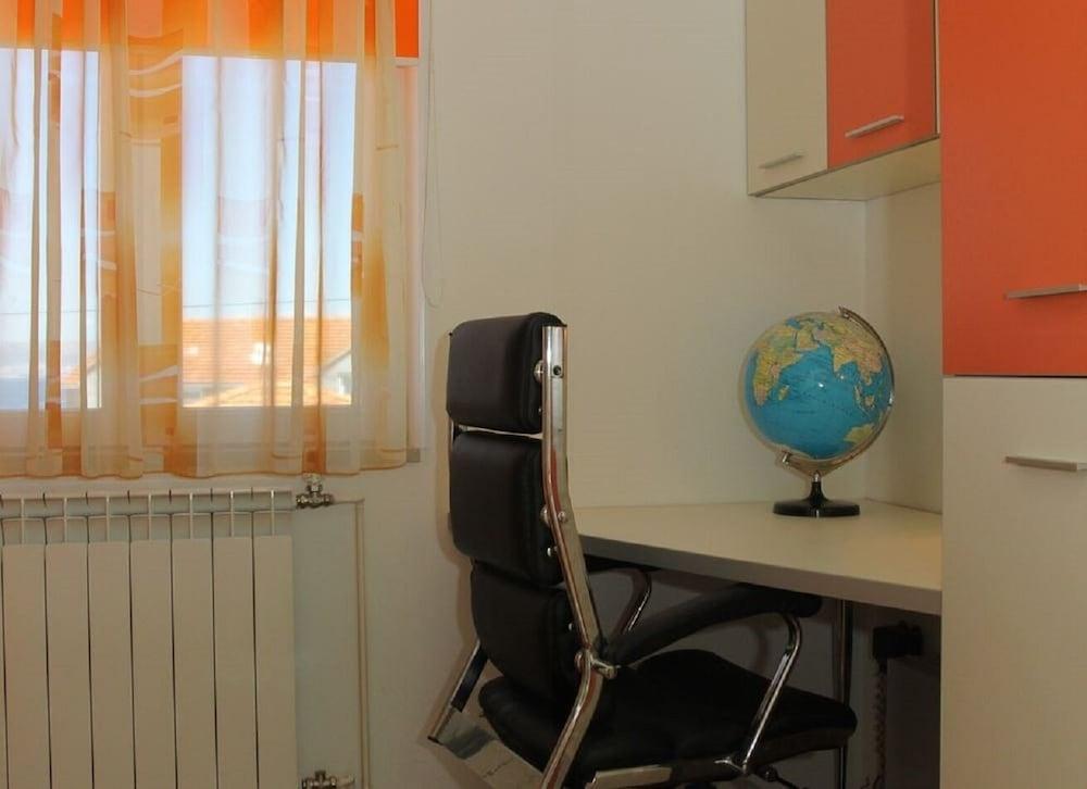 Adel - 70 m From Beach - A4