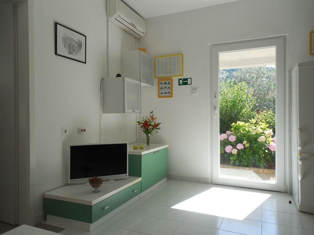 A&M - 30 m From Beach - A1