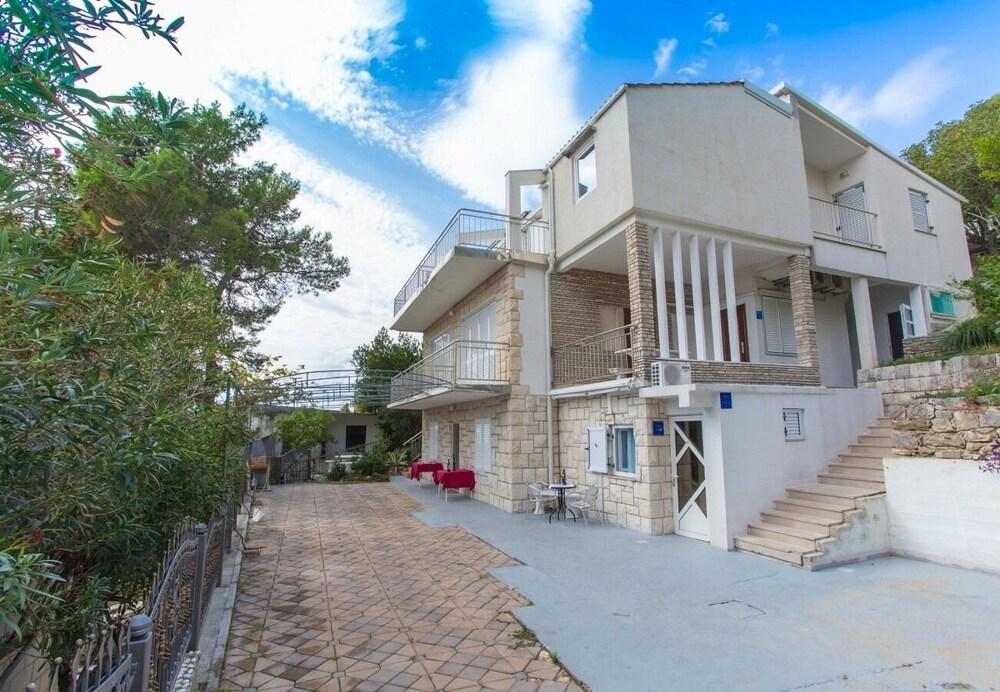 Bravo - 100 m From Beach - SA2