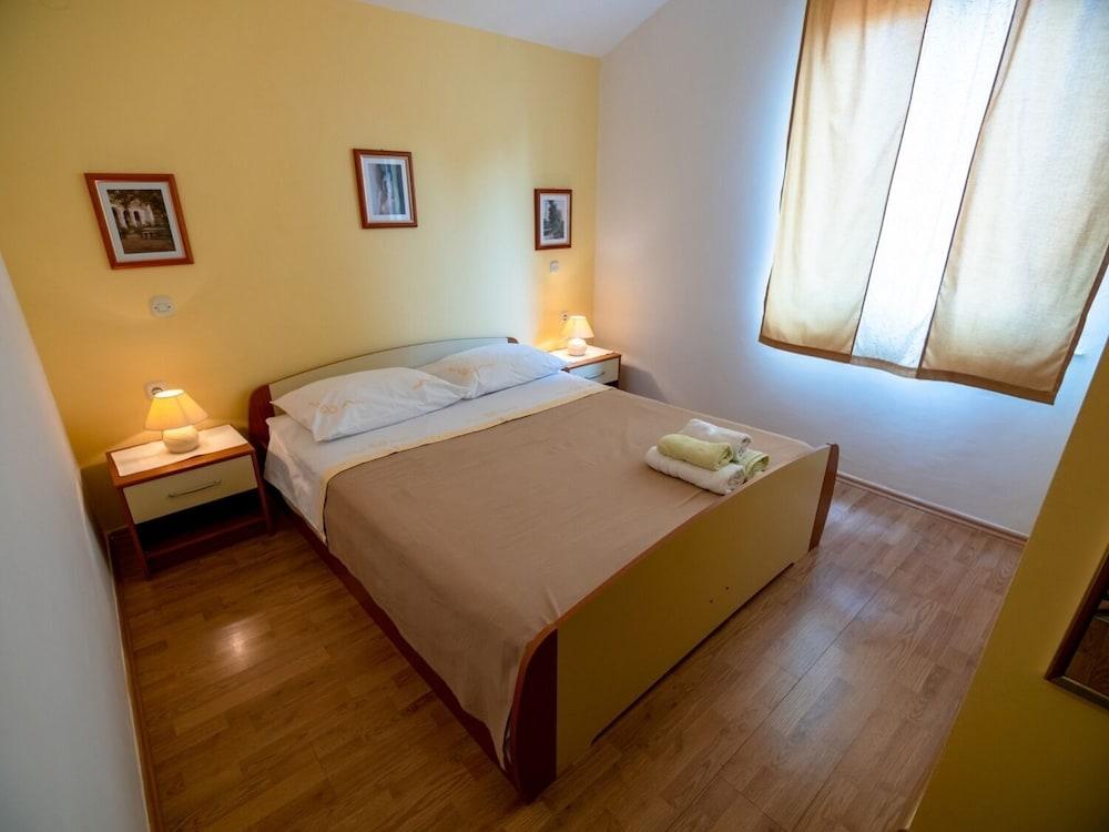 Keko - 100 m From the Beach - A2