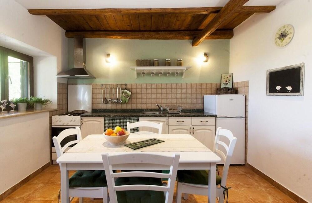 Dujam - Quite Location - H