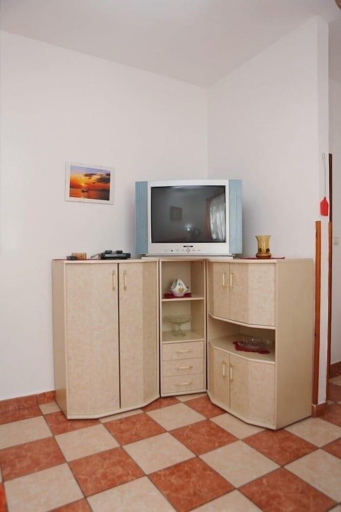 Liza - 80 M From the sea - A3