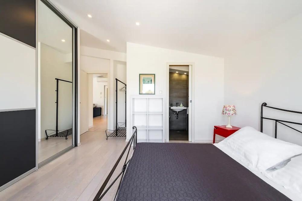 Joanna - With Pool - H