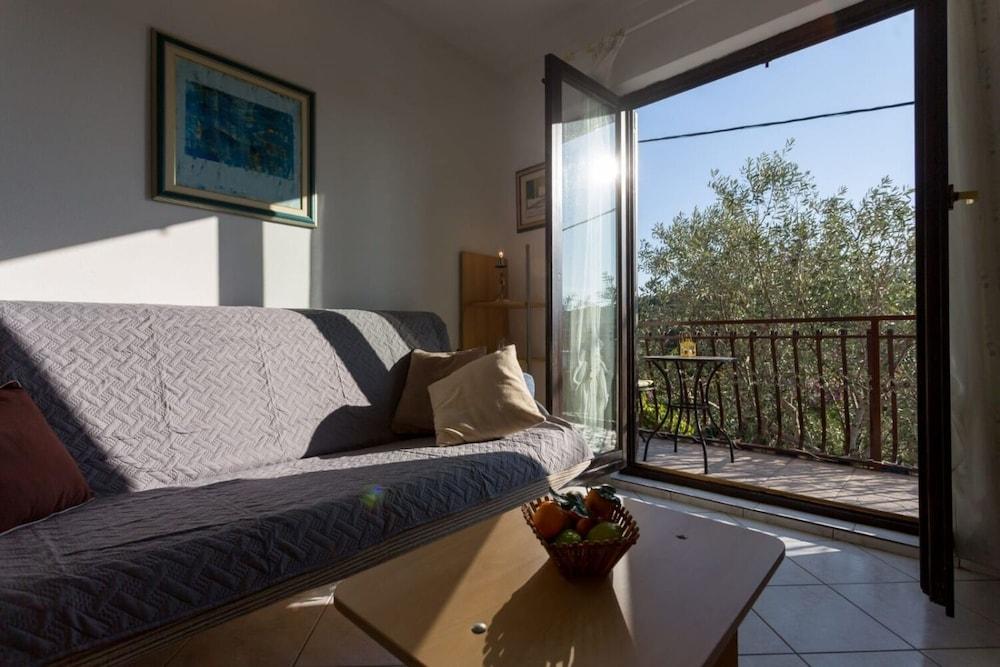 Petra - 50 m From Pebble Beach - A2-donji