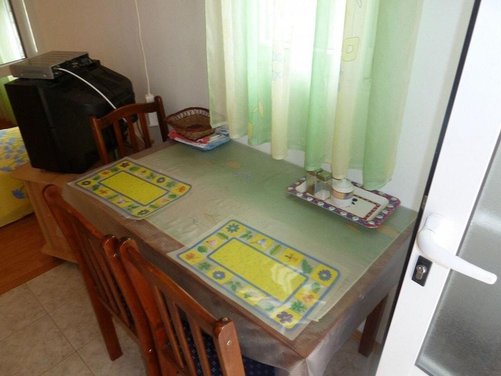 Maja - 80 m From Pebble Beach - SA1 Istok