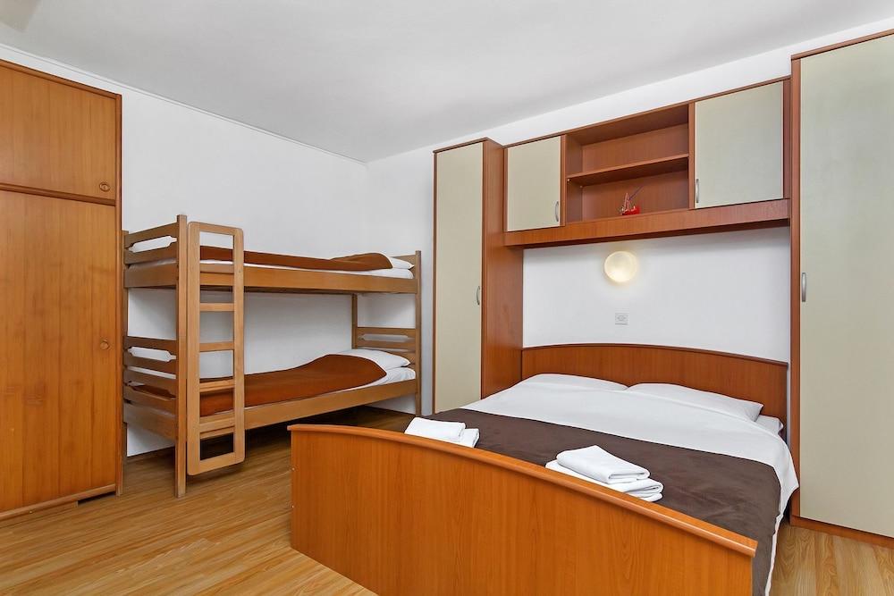 Igor - 5 m From Beach - SA4