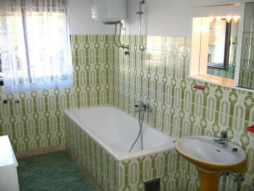 Ljuba - Large Terrace - A2