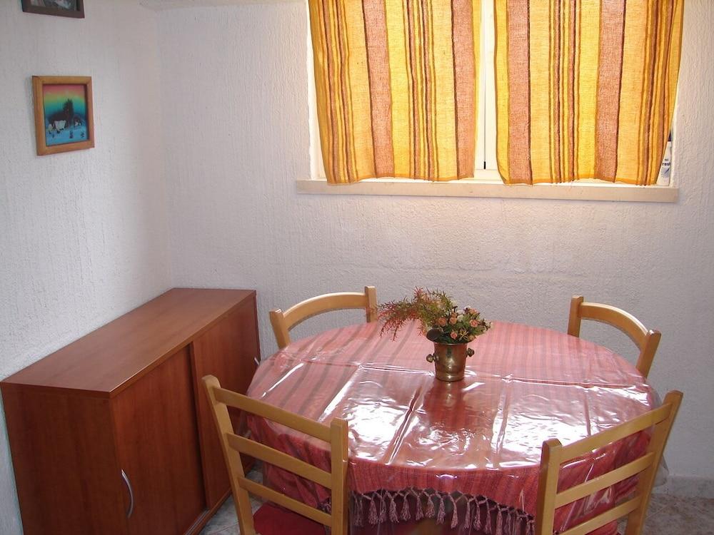 Emilija - Close to the sea - A1