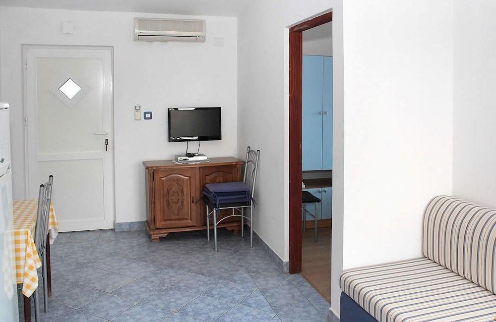 Vink - 80 m From Beach - A4