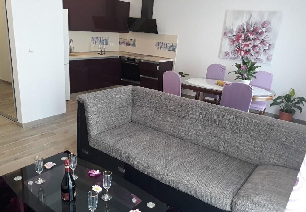 Memi - Great Location, Modern & Parking - A1 Marin