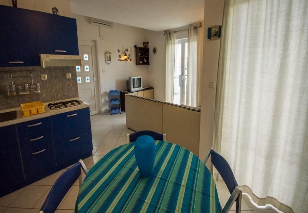 Daju - 3 Colours - A1 Plavi