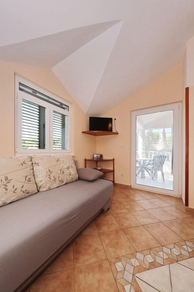 Suzana - Green Oasis - A2