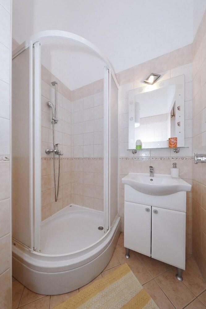 Suzana - Green Oasis - A2