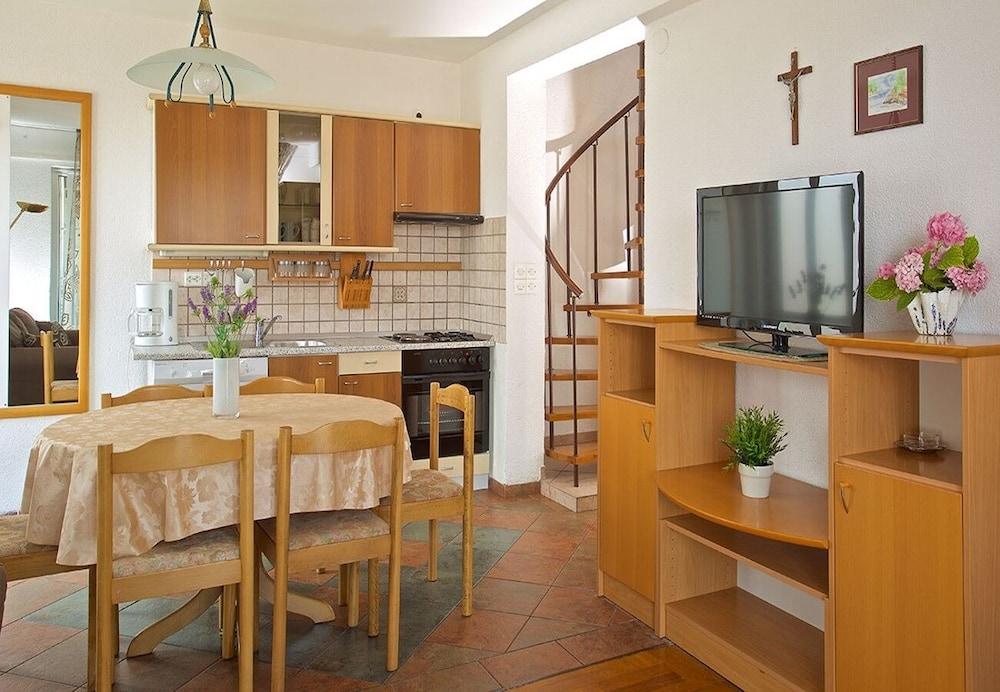 Tobo - Parking and Barbecue - A4 Kal4