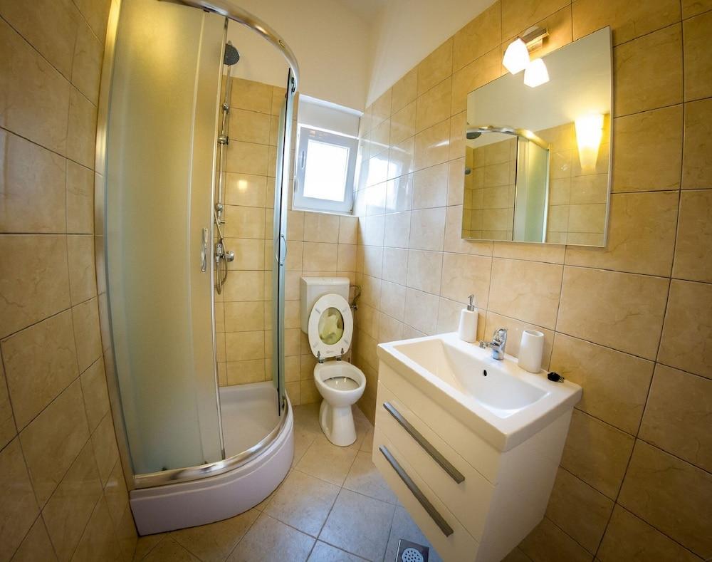 Lea - With Terrace - A1