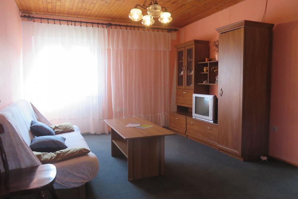 Marin - 100m From the Beach With Parking - A2