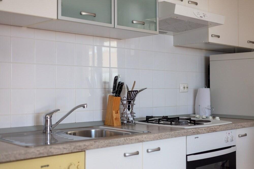 Rajna - 100 m From sea - A1 Crveni