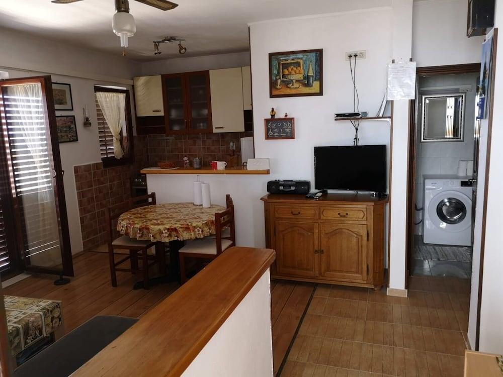 Jakov - Large Terrace - A1