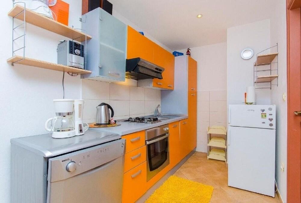 Maslina - Close to the sea - H