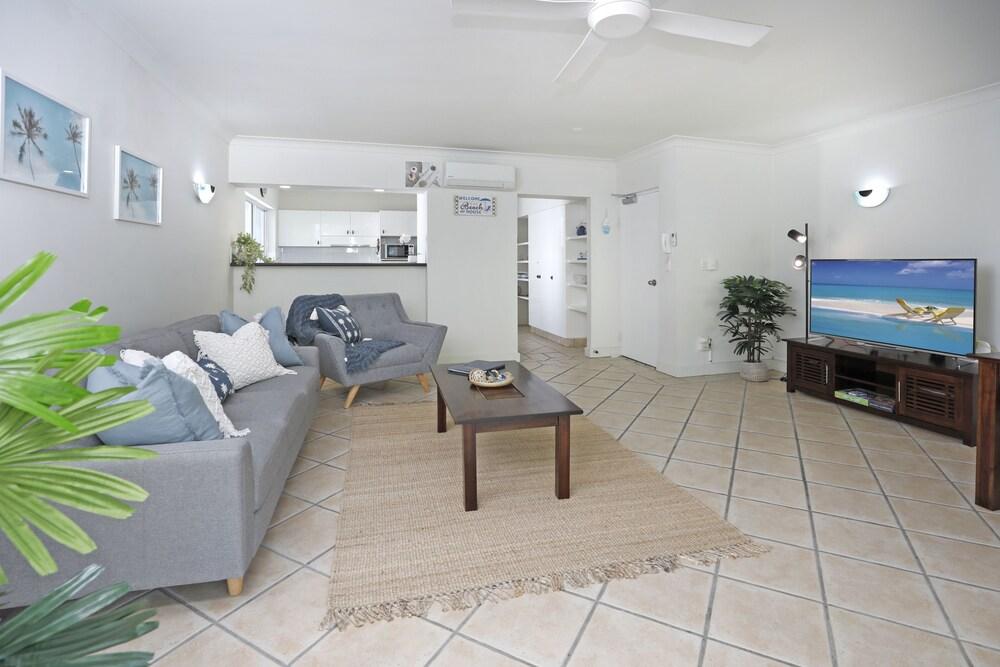 Easy Going Holiday Unit on McKenzie MK5