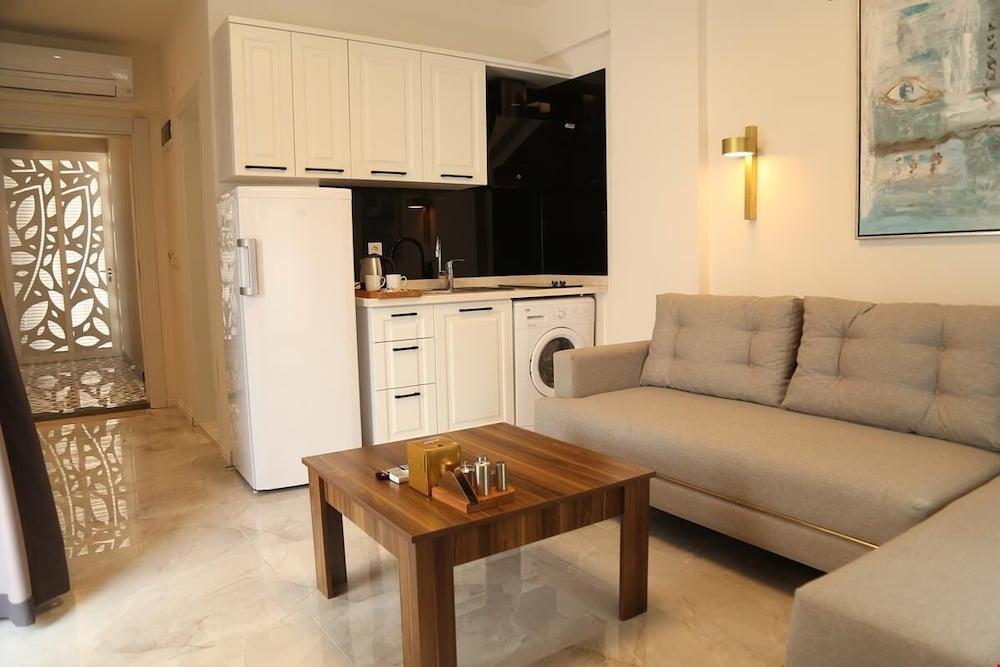 In Suit Luxury Hotel