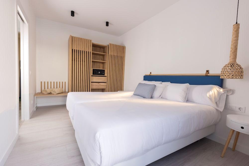 Esmeralda Cotillo Homes by LIVVO