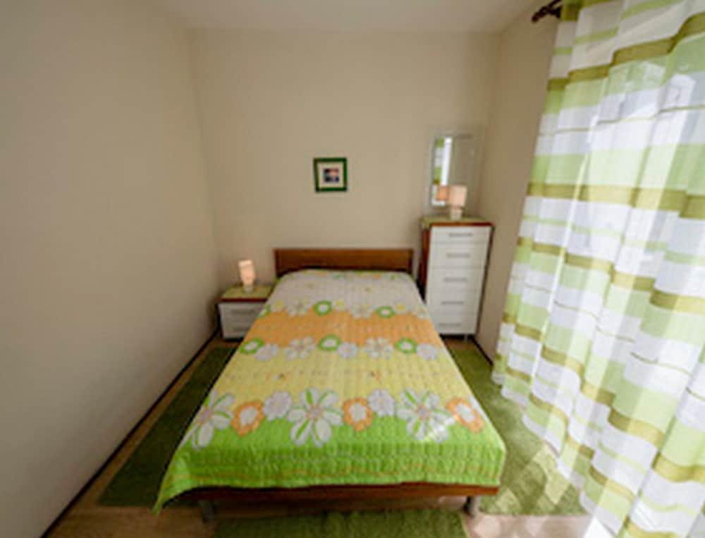 Apartments & Rooms Green Bay