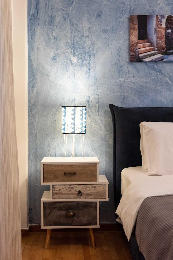 Blue Ark Comfort near Acropolis